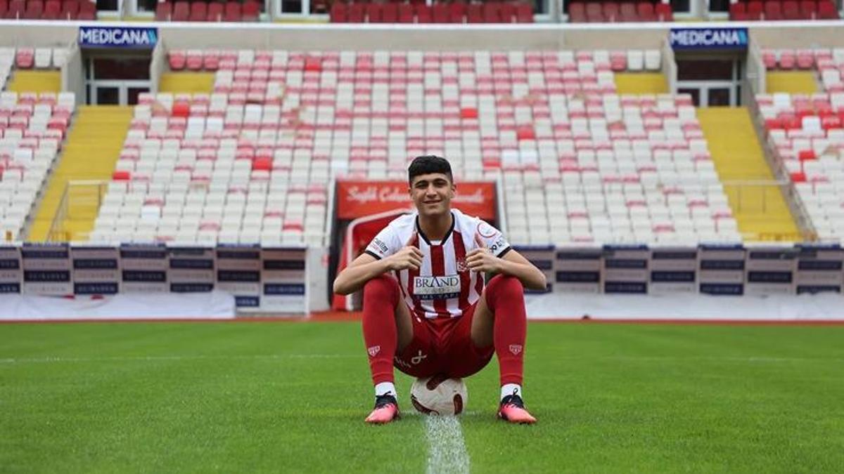 Sivasspor, Yunus Emre Konak'ın Brentford'a transfer olduğunu açıkladı!