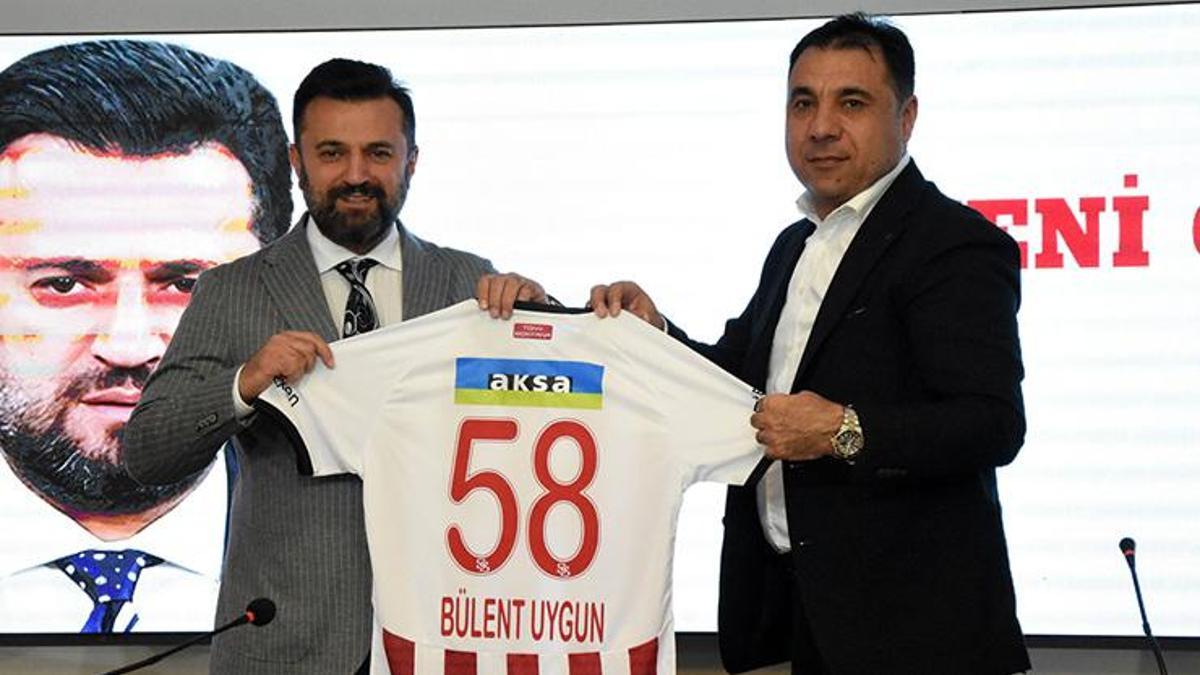 Sivasspor'da Bülent Uygun imzayı attı