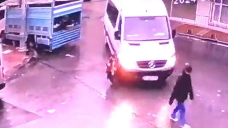 Sultangazi'de korkunç kaza! Servis aracının altında kalan çocuk hayatını kaybetti