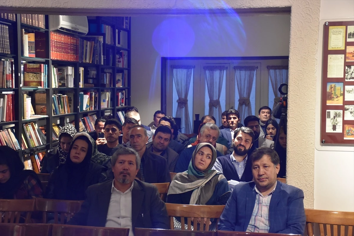 Tahran'da düzenlenen Herat Gecesi programı