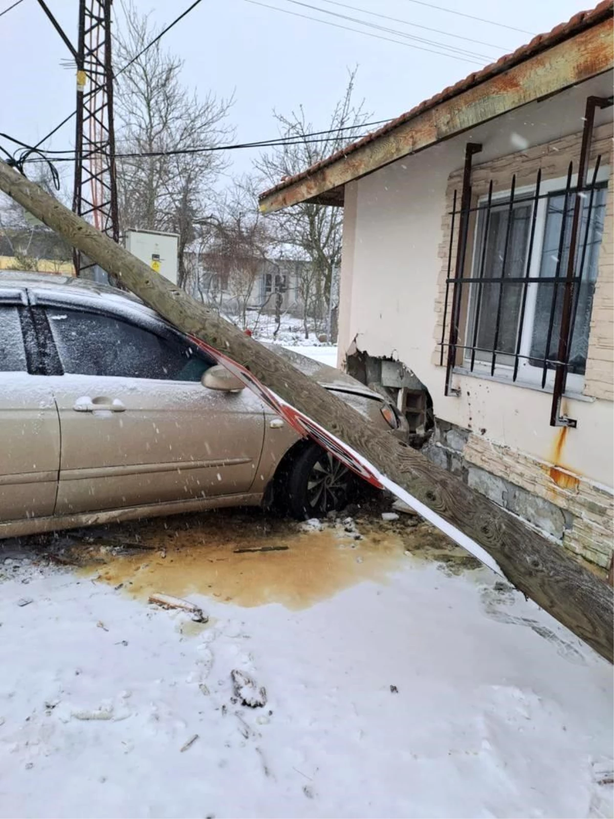 Tekirdağ'da Kar Yağışı Sonrası Otomobil Kazası