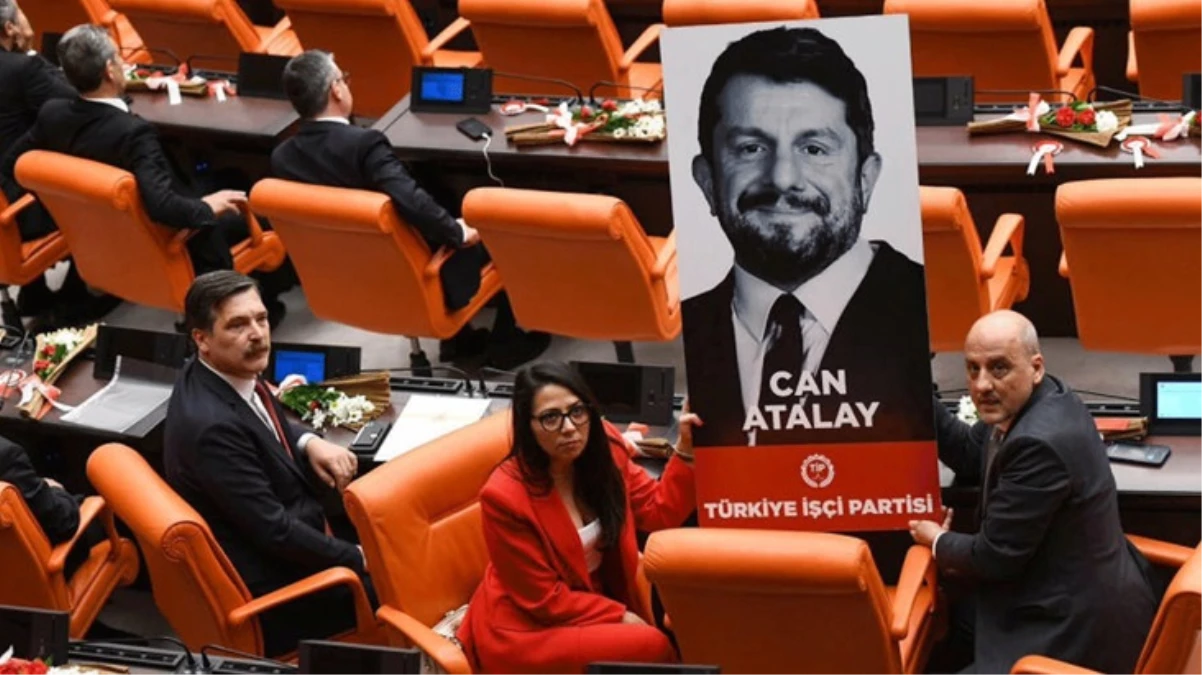 TİP'li Can Atalay'ın milletvekilliğinin düşürülmesi dünya basınında