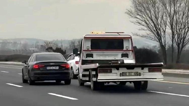 Trafikte tehlikeli inatlaşma: Ehliyetlerine el konuldu