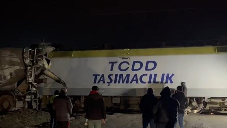 Tren kazası... 80 yolcu perona alındı