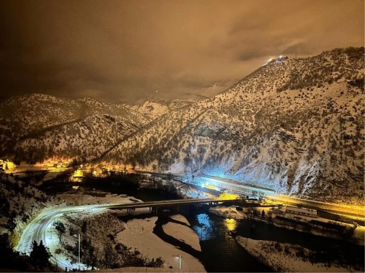 Tunceli ve Bingöl'de Kar Nedeniyle Eğitime Ara Verildi