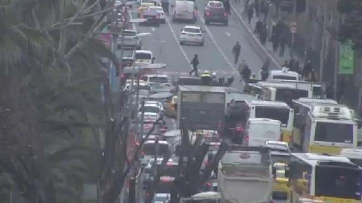 Vatan Caddesi'nde şüpheli çanta panik yarattı: İçinden kıyafet çıktı