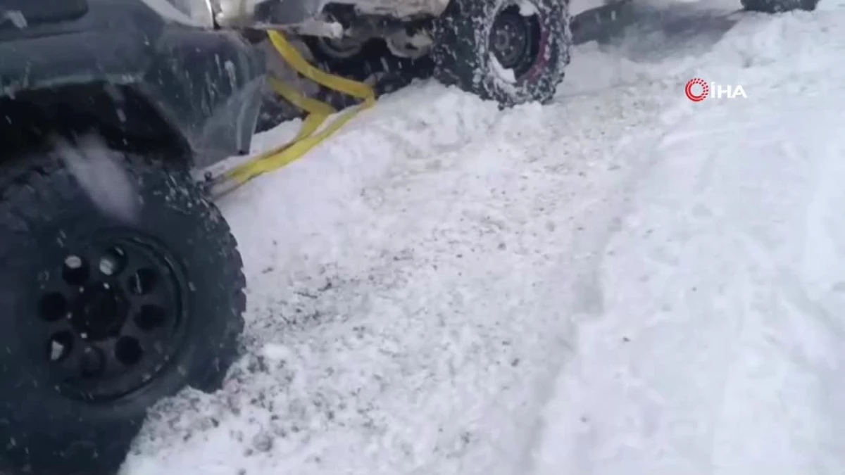 Yolda kalanları Offroadçılar böyle kurtardı