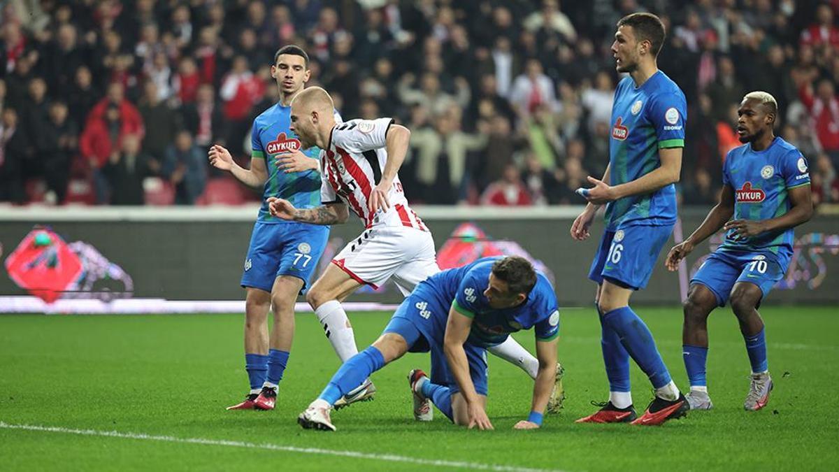 (ÖZET) Samsunspor - Çaykur Rizespor maç sonucu: 3-0 | Samsun evindeki formunu sürdürüyor!