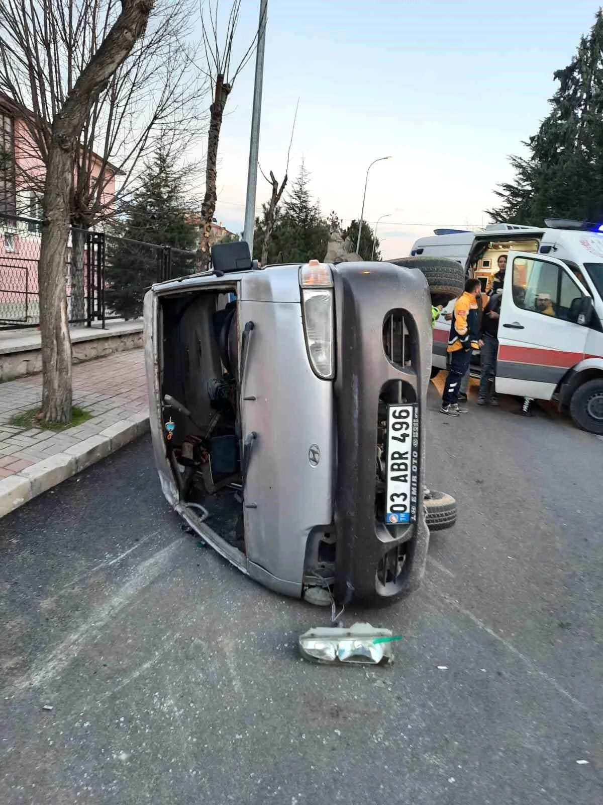 Afyonkarahisar'da 2 otomobilin çarpıştığı kazada 4 kişi yaralandı