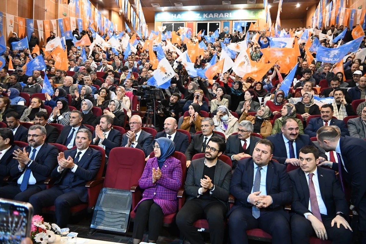 AK Parti, Sivas'ta belediye başkan adaylarını tanıttı