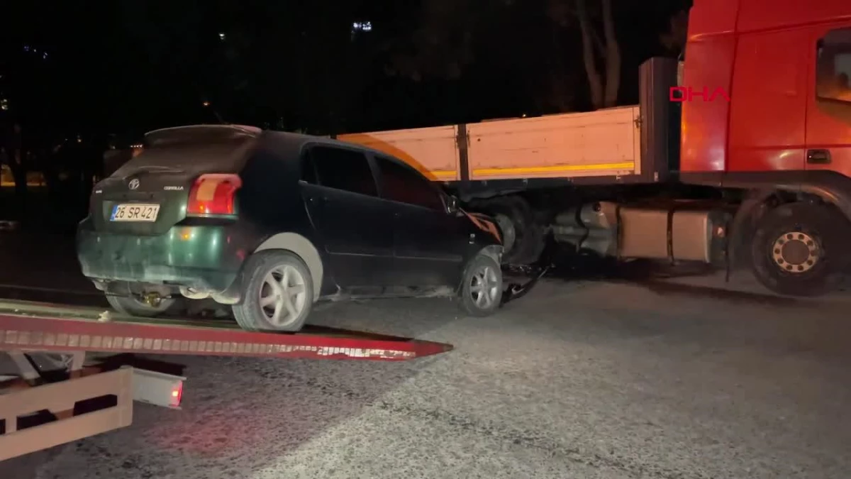 Alkollü sürücü TIR'ın yakıt deposuna çarptı