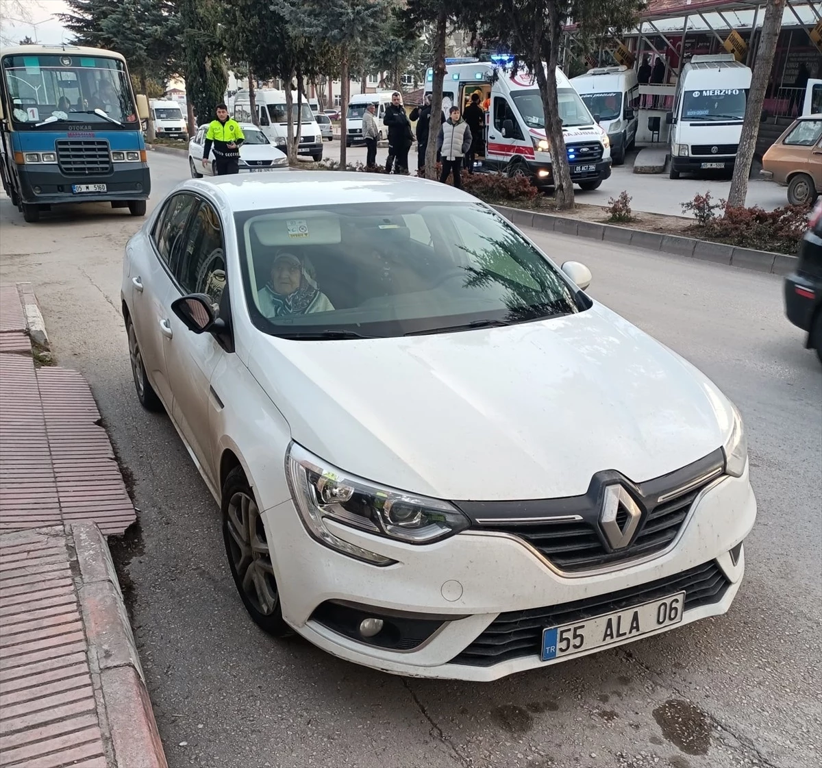 Amasya'da otomobil ve motosiklet çarpıştı, bir kişi yaralandı