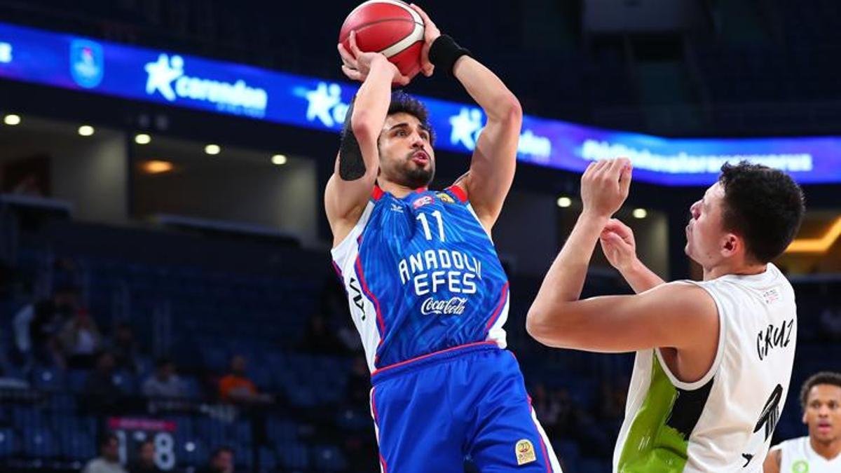 Anadolu Efes - Manisa Büyükşehir Belediye Spor: 94-85