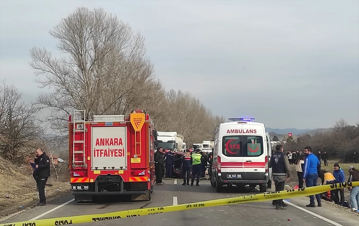 Ankara'nın Nallıhan ilçesinde otomobil çarpışması: 4 ölü, 2 yaralı