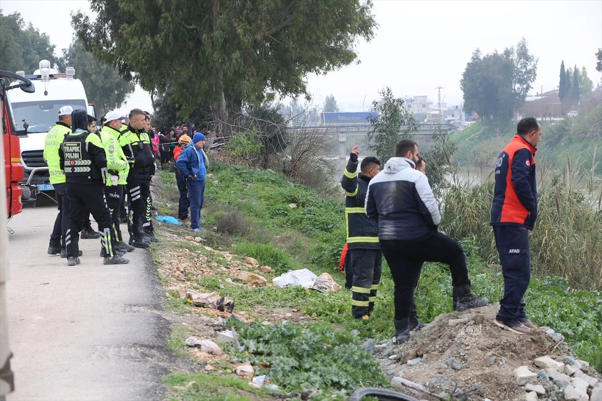 Antakya'da Nehre Devrilen Otomobilin Sürücüsü Hayatını Kaybetti