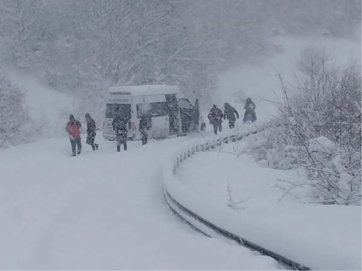 Ardahan'da Kar Yağışı Nedeniyle Ulaşım Kapandı