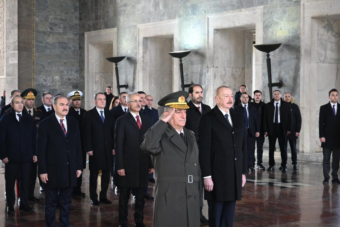 Azerbaycan Cumhurbaşkanı İlham Aliyev, Anıtkabir'i ziyaret etti