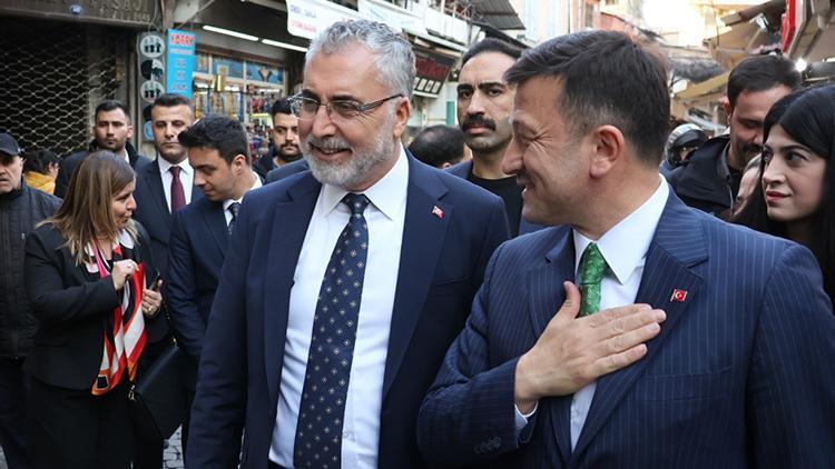 Bakan Işıkhan ve Hamza Dağ’dan Kemeraltı Çarşısı'na ziyaret: zmir CHP'nin kalesidir söylemini kabul etmiyoruz