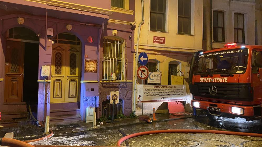 Balat'ta korkutan yangın: 1 kişi dumandan etkilendi