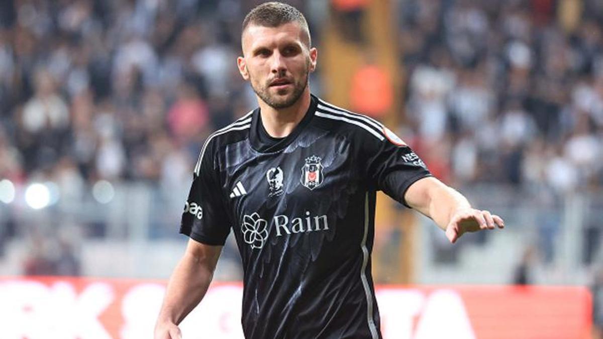 Beşiktaş, Ante Rebic'le yolları ayırıyor!