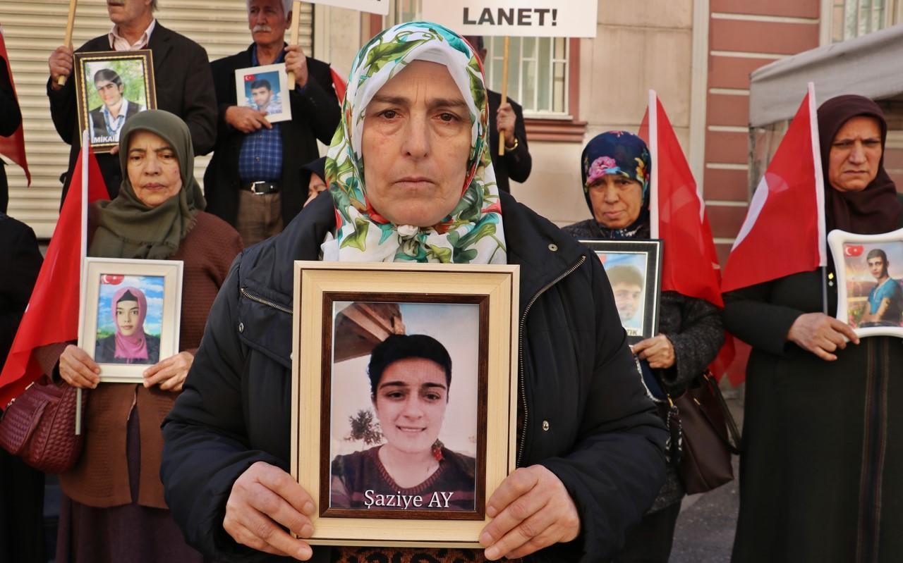 Bir aile daha Diyarbakır'daki evlat nöbetine katıldı