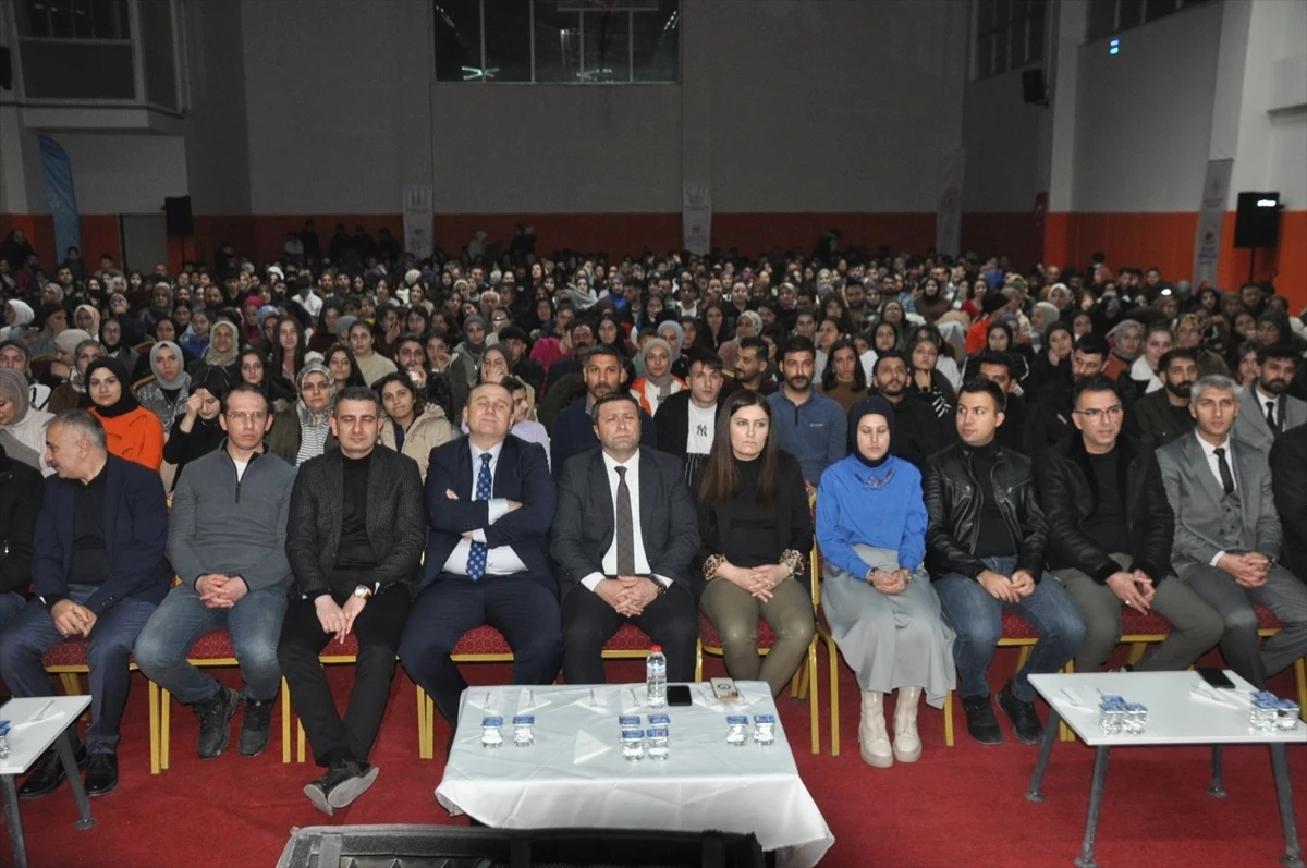 Bulanık'ta Kürsübaşı Sıra Gecesi ve Halk Oyunları Gösterisi Düzenlendi