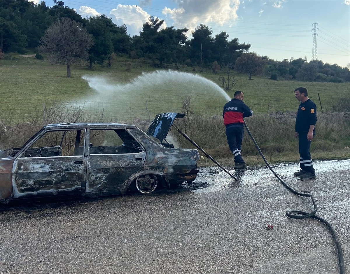 Çanakkale'de Otomobil Alev Aldı