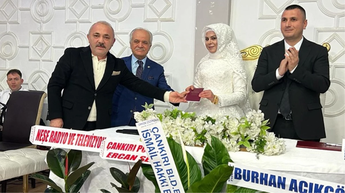 Çankırı Belediye Başkanı İsmail Hakkı Esen, rakibi Umut Özcan'ın nikah şahidi oldu