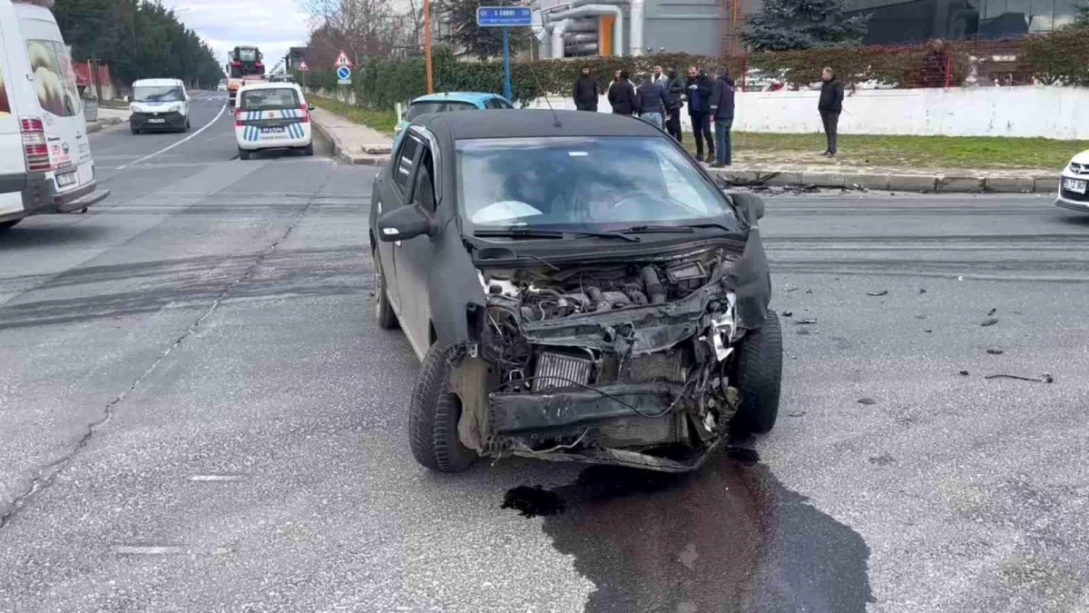 Çerkezköy Organize Sanayi Bölgesi'nde Kavşak Kazası: Yaralılar Var