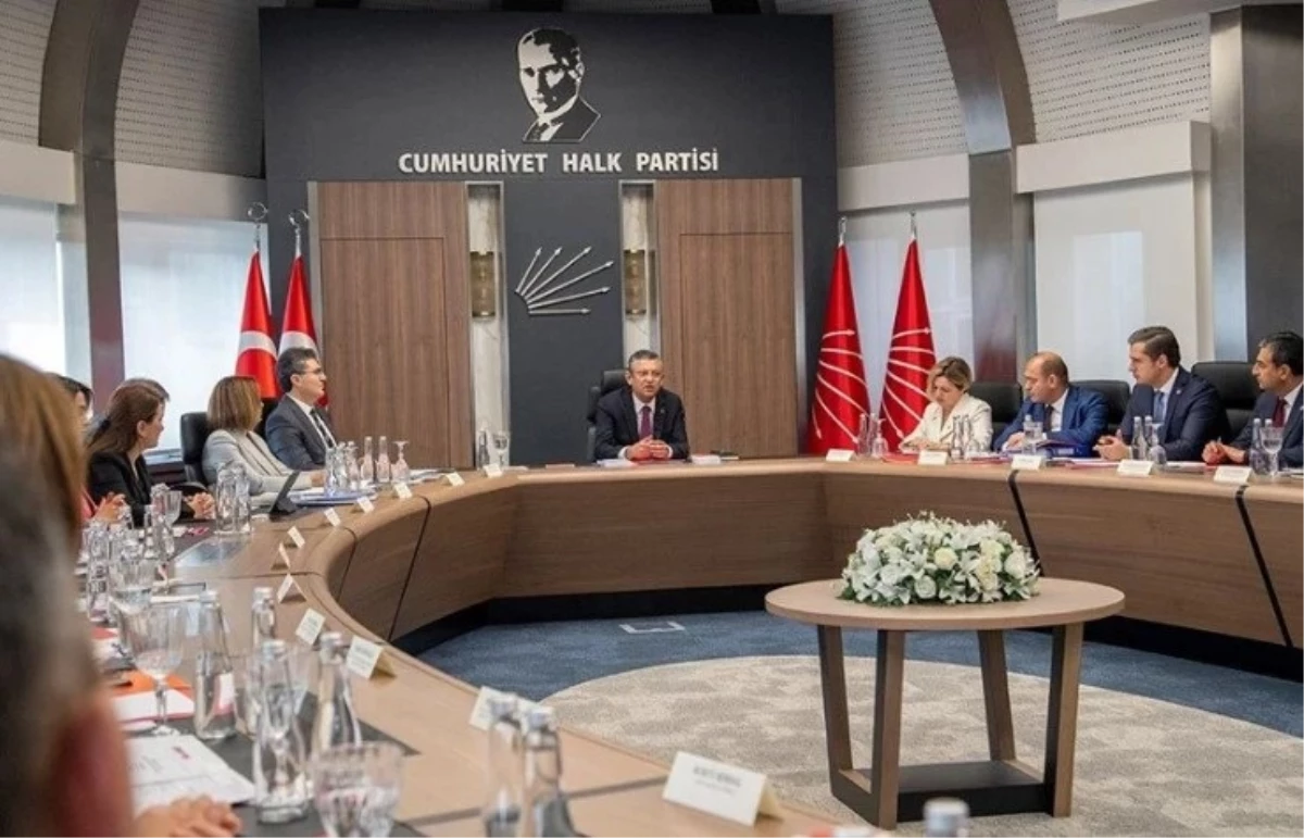 CHP'nin MYK Toplantısında 3'ü büyükşehir 5 il ve 15 ilçedeki adayları netleşti