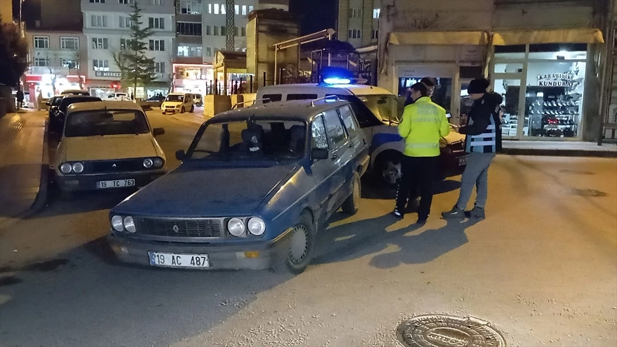 Çorum'da anahtarı üzerinde bırakılan otomobili çalan çocuk kaza yapınca yakalandı