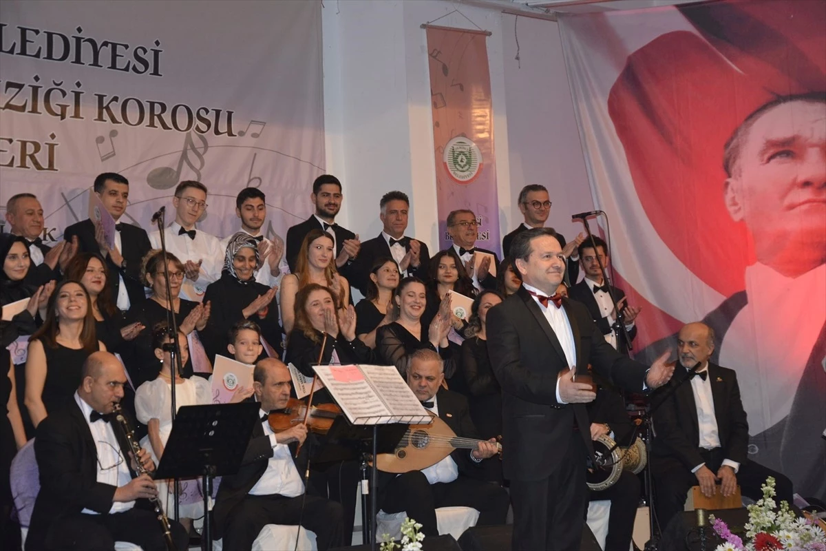 Demirci Türk Sanat Müziği Korosu İlk Konserini Verdi