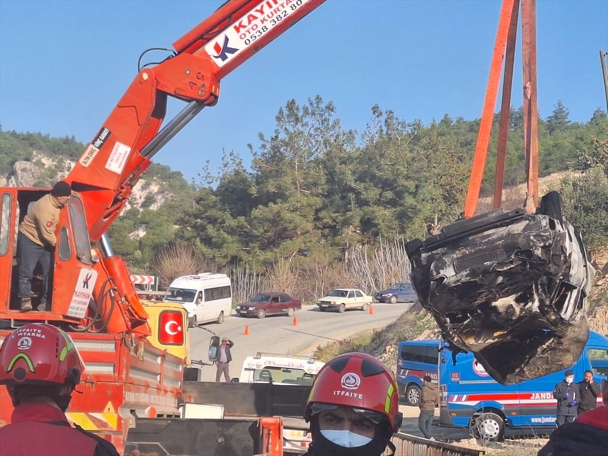 Denizli'de Dere Yatağına Yuvarlanan Otomobilin Sürücüsü Hayatını Kaybetti