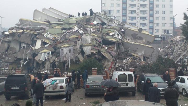 Depremde 96 kişinin hayatını kaybettiği binanın görevlisi: Asansörün tabanından su çıkardı! Niye olduğunu şimdi anlıyoruz