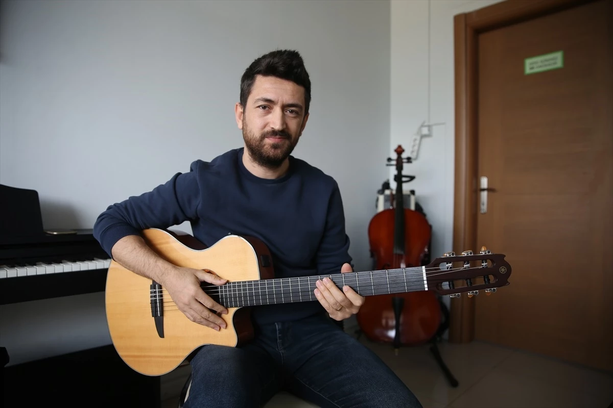 Depremden Geriye Kalan Gitarın Acılı Nağmeleri