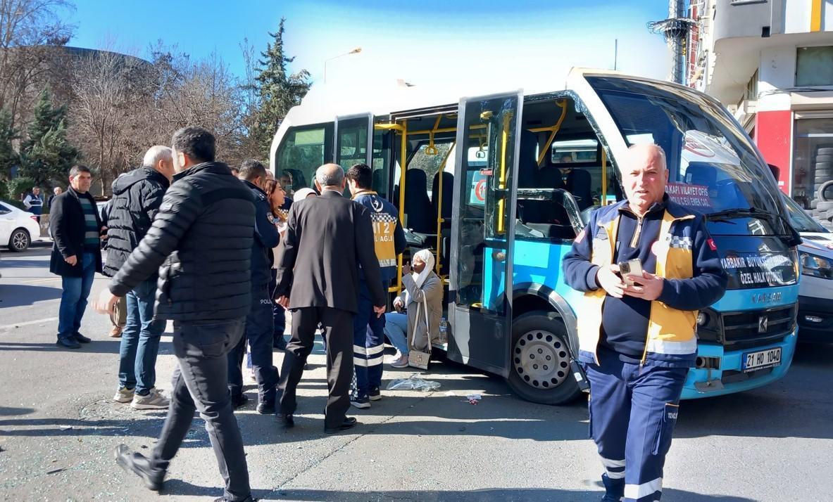 Diyarbakır'da feci kaza: 3'ü ağır, 8 yaralı