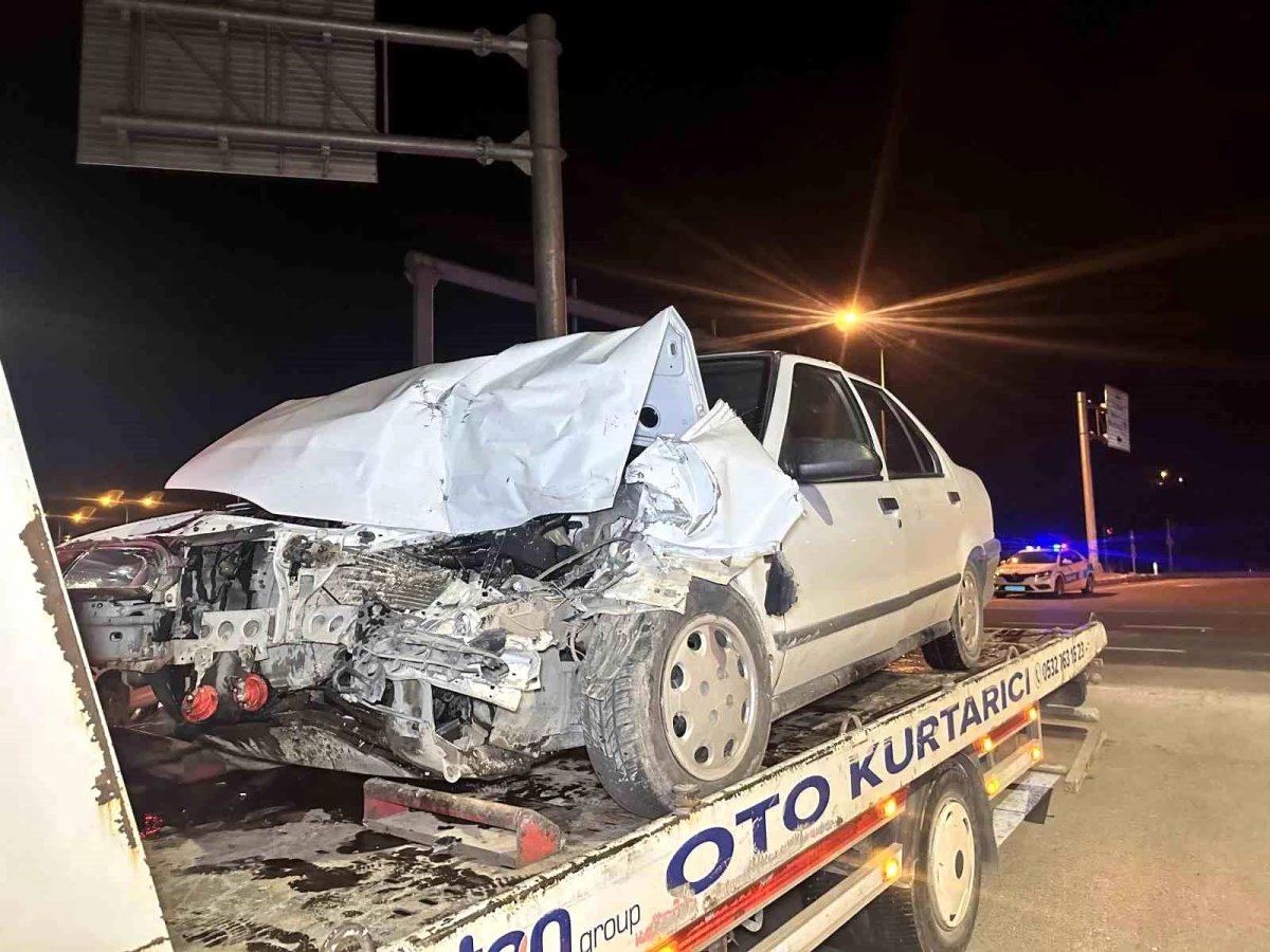 Elazığ'da trafik kazası: 3 kişi yaralandı