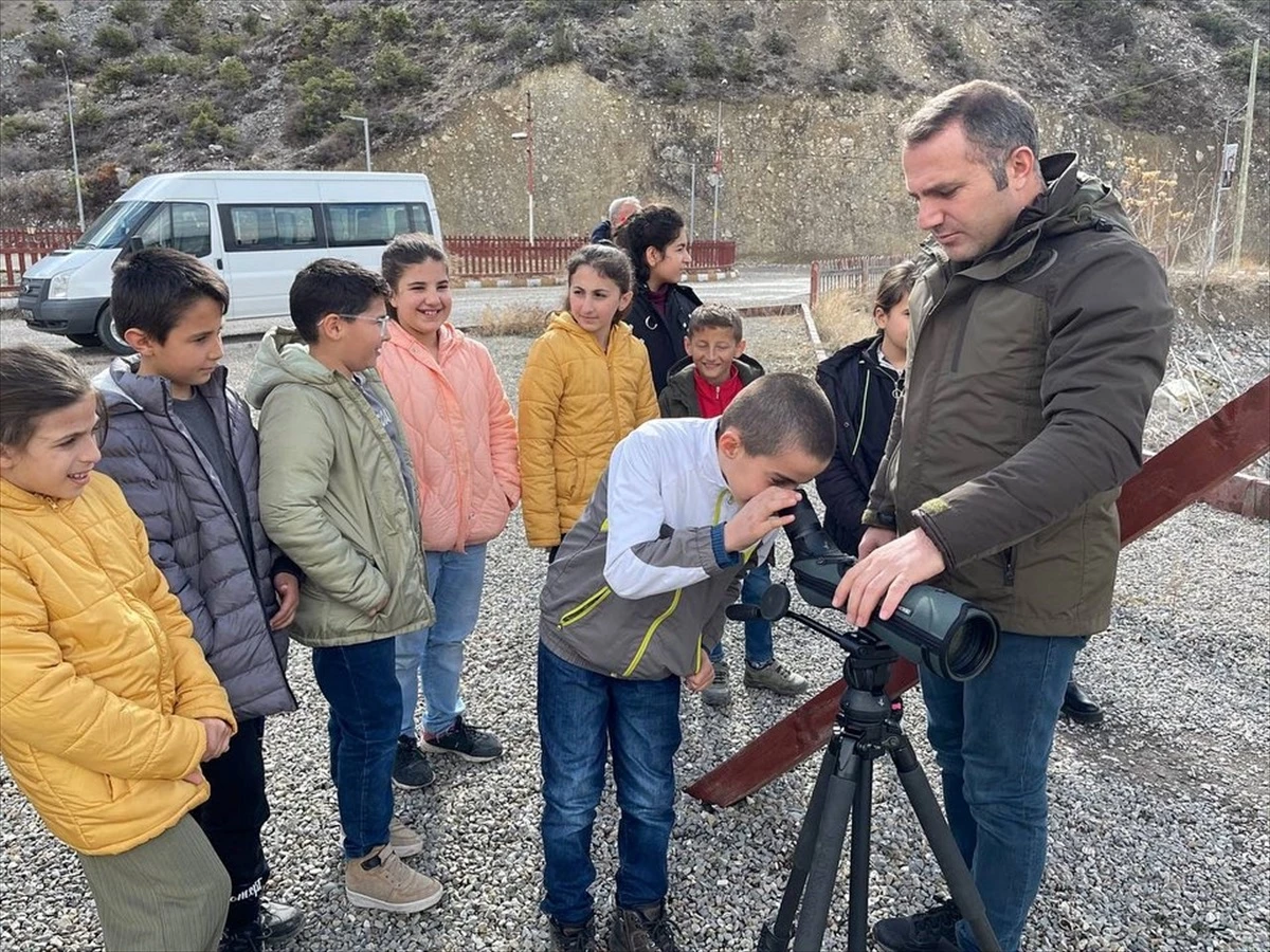 Erzurum'da İlkokul Öğrencileri Tortum Gölü'nde Kuş Gözlemi Yaptı