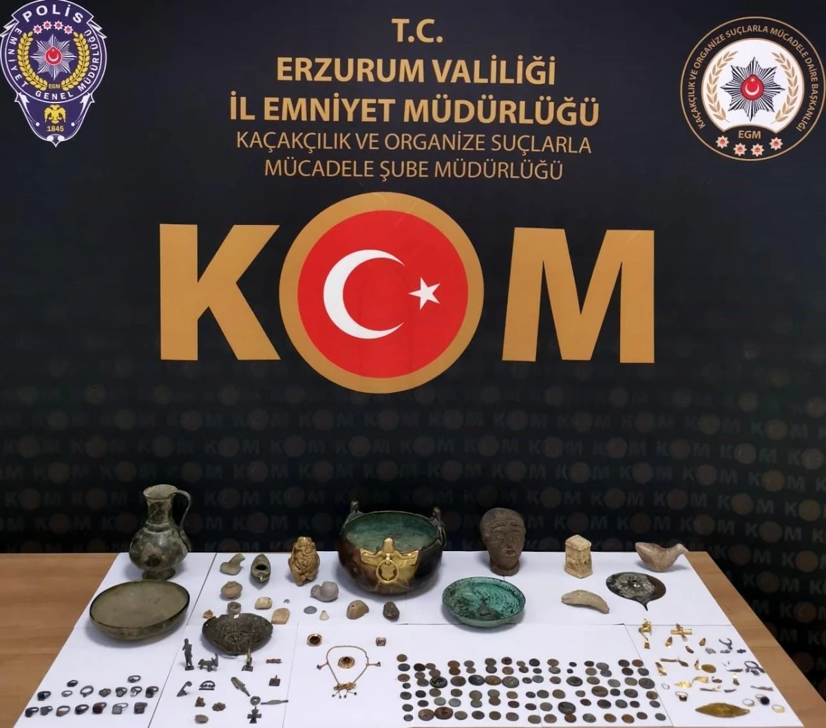 Erzurum'da Kaçakçılık Operasyonu: 182 Tarihi Eser Ele Geçirildi