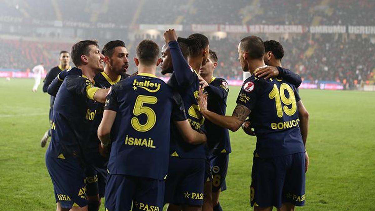 Fenerbahçe'de Ferdi Kadıoğlu'ndan transfer açıklaması! Sacha Boey ve Arda Güler...
