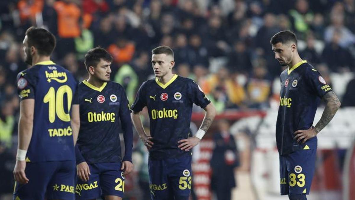Fenerbahçe'nin Gaziantep FK maçı kamp kadrosu belli oldu