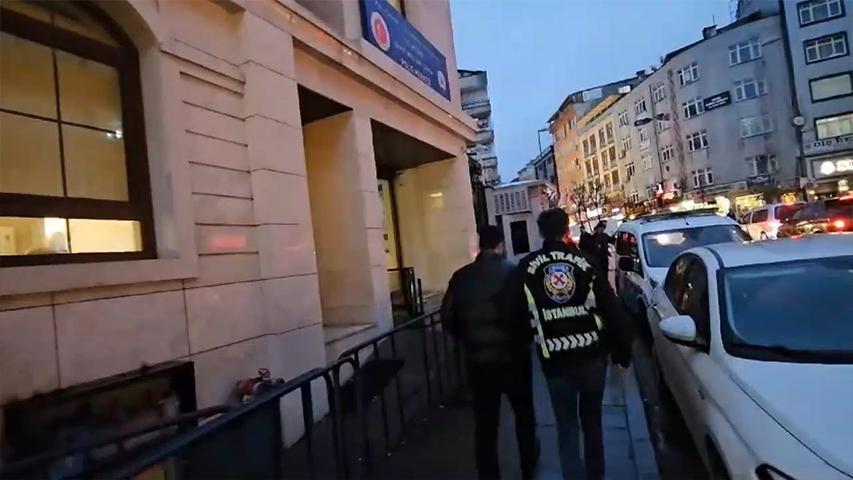 Galatasaray stadı çevresindeki değnekçiler yakalandı