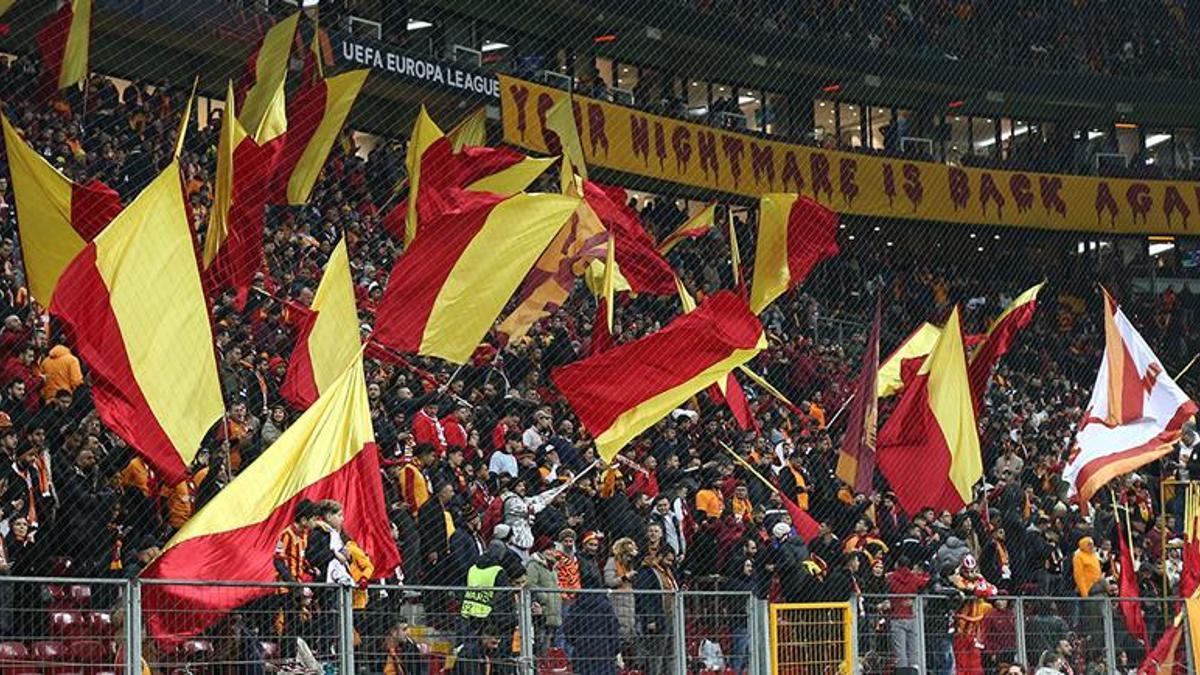 Galatasaray taraftarından Sparta Prag karşısında muhteşem destek