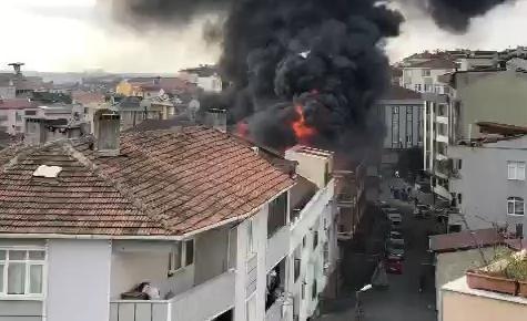 Gaziosmanpaşa'da 3 katlı binada yangın