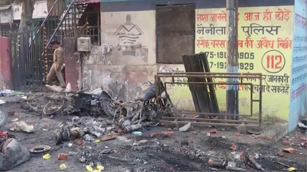 Hindistan'da cami yıkımı protestoları sonrası süresiz sokağa çıkma yasağı