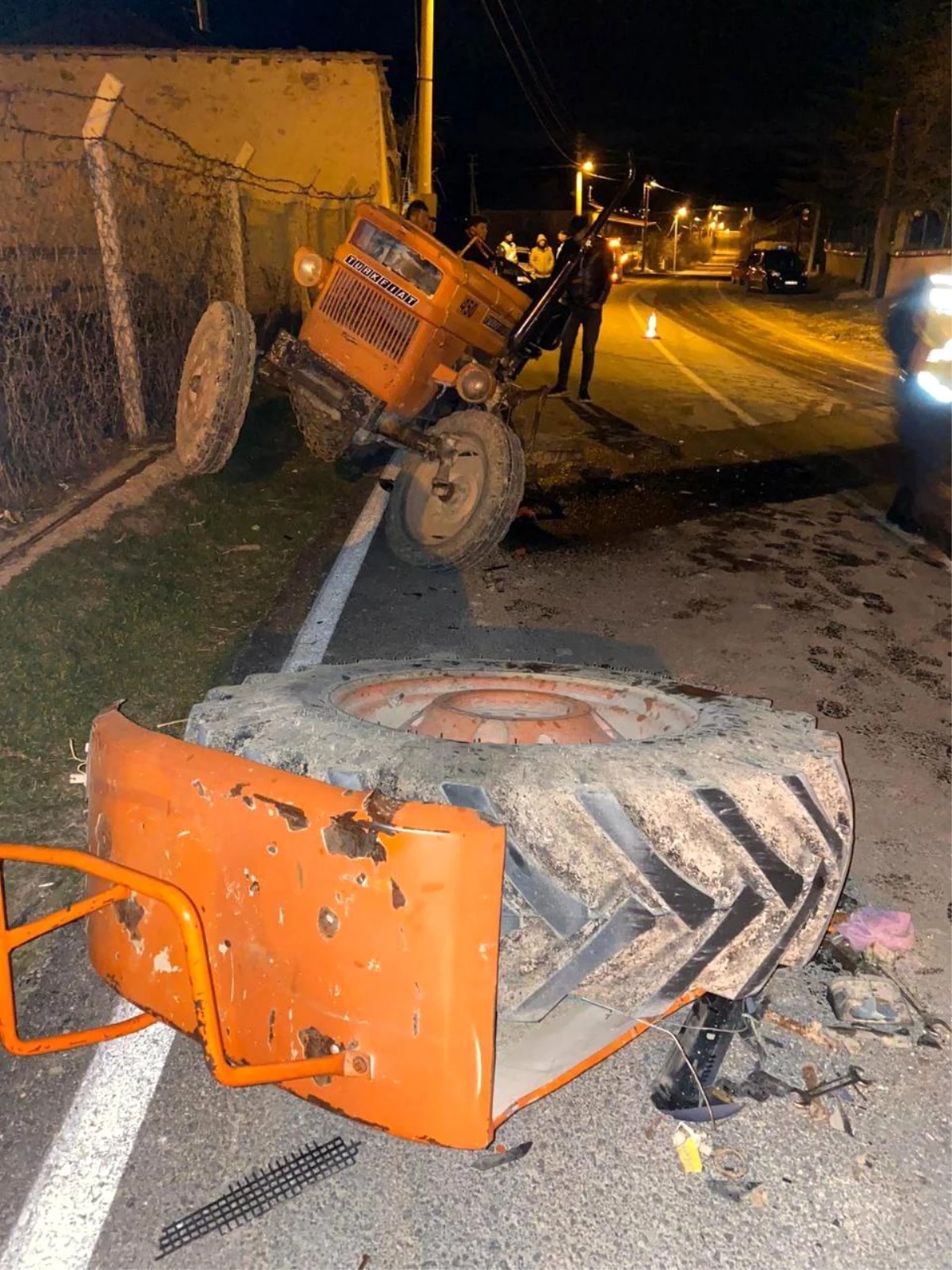 Isparta'da otomobil ile traktör çarpıştı, 1 kişi yaralandı