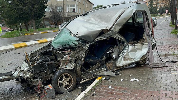 İstanbul'da korkunç kaza! Cip karşı şeride geçip ticari araca çarptı: 1 ölü