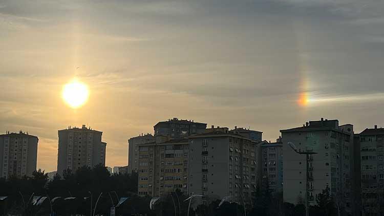 İstanbul’da gökyüzündeki ilginç görüntü merak uyandırdı