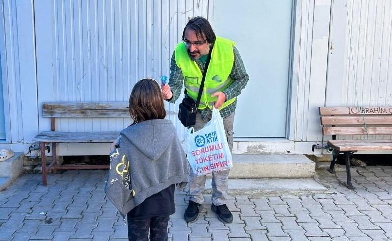 İzmir depreminde oğlunu kaybetmişti... Şimdi depremzedelere umut oluyor