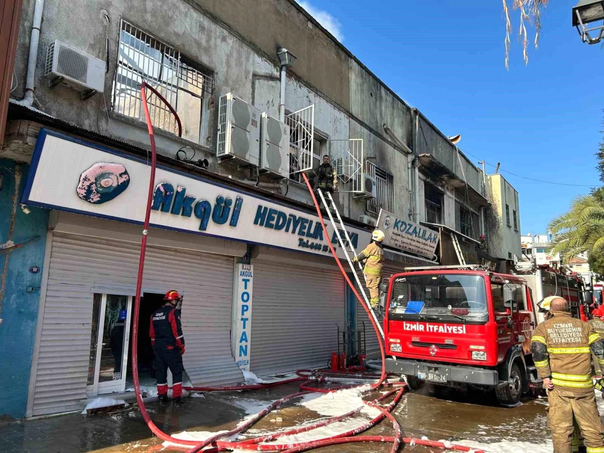 İzmir Kemeraltı Çarşısı'nda Yangın Çıktı